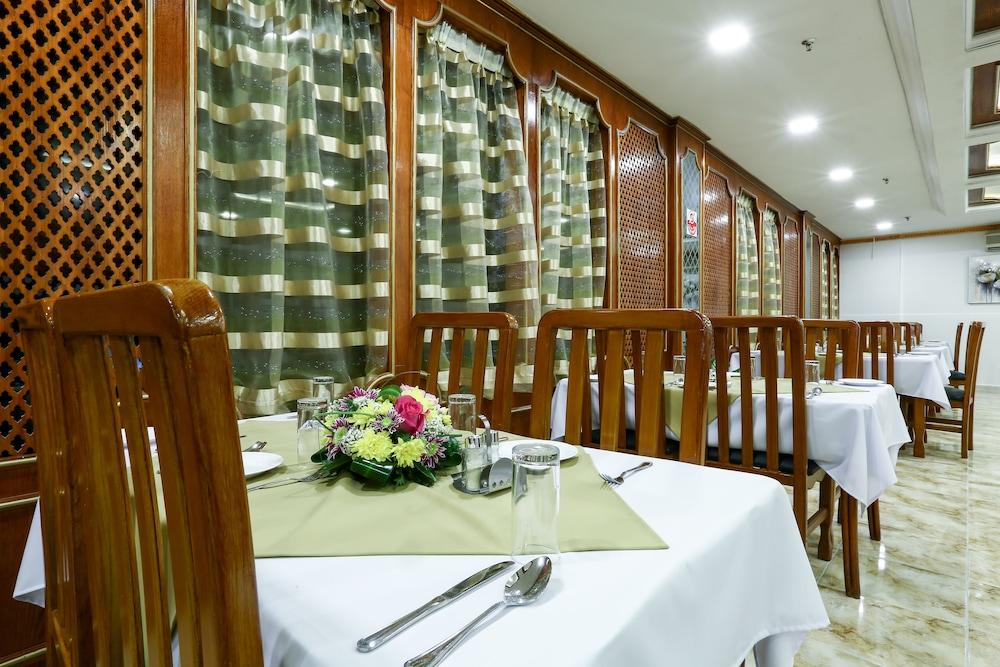 La Villa Suites Hotel Доха Экстерьер фото